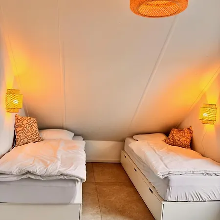 Aan Meertje Op Recreatiepark De Wielen - 85 *